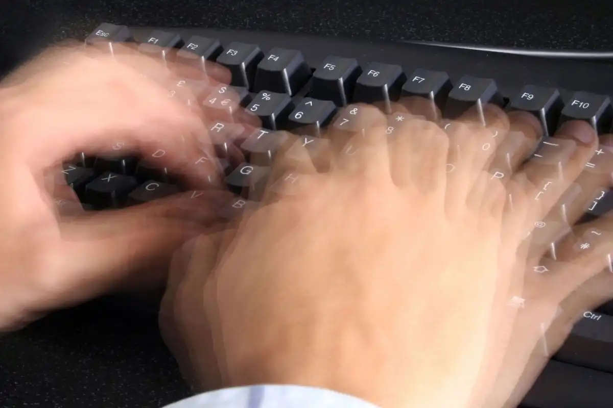 https://www.mybrain.blog.br/public/storage/articles/83524697038898como-o-cerebro-memoriza-as-teclas-de-um-teclado-ao-digitar-sem-olhar-83.webp https://www.mybrain.blog.br/public/storage/articles/83524697038898como-o-cerebro-memoriza-as-teclas-de-um-teclado-ao-digitar-sem-olhar-83.webp